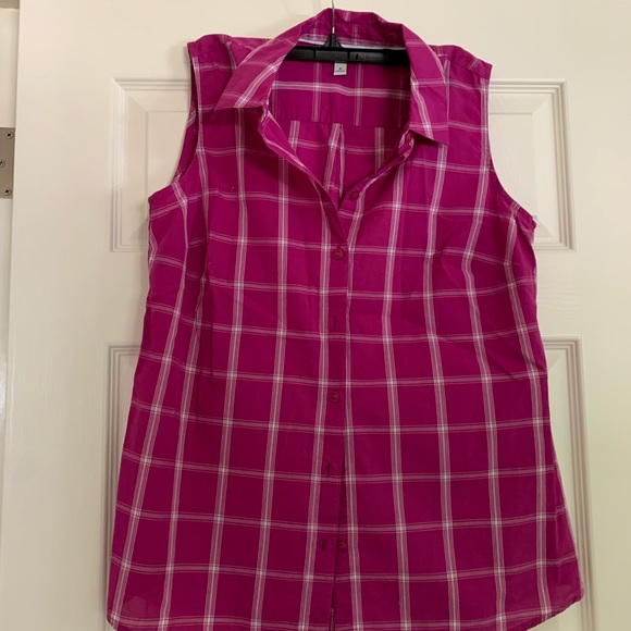 Blouse 👚 button down front - Picture 2 of 2